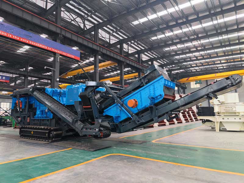 crawler type mobile crusher plant in factory